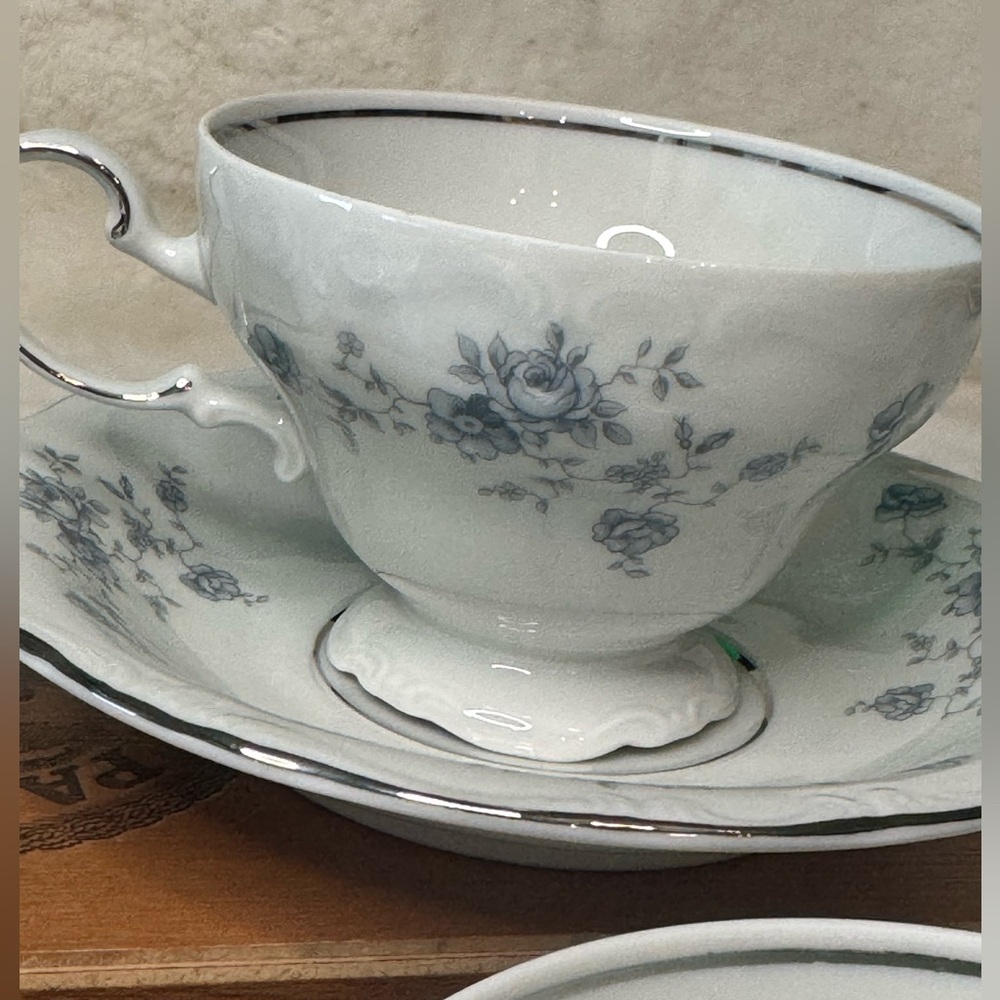 Johann Haviland Bavaria Germany Blue Garland Footed Teacups & Saucers, set of 8 - Picture 4 of 12